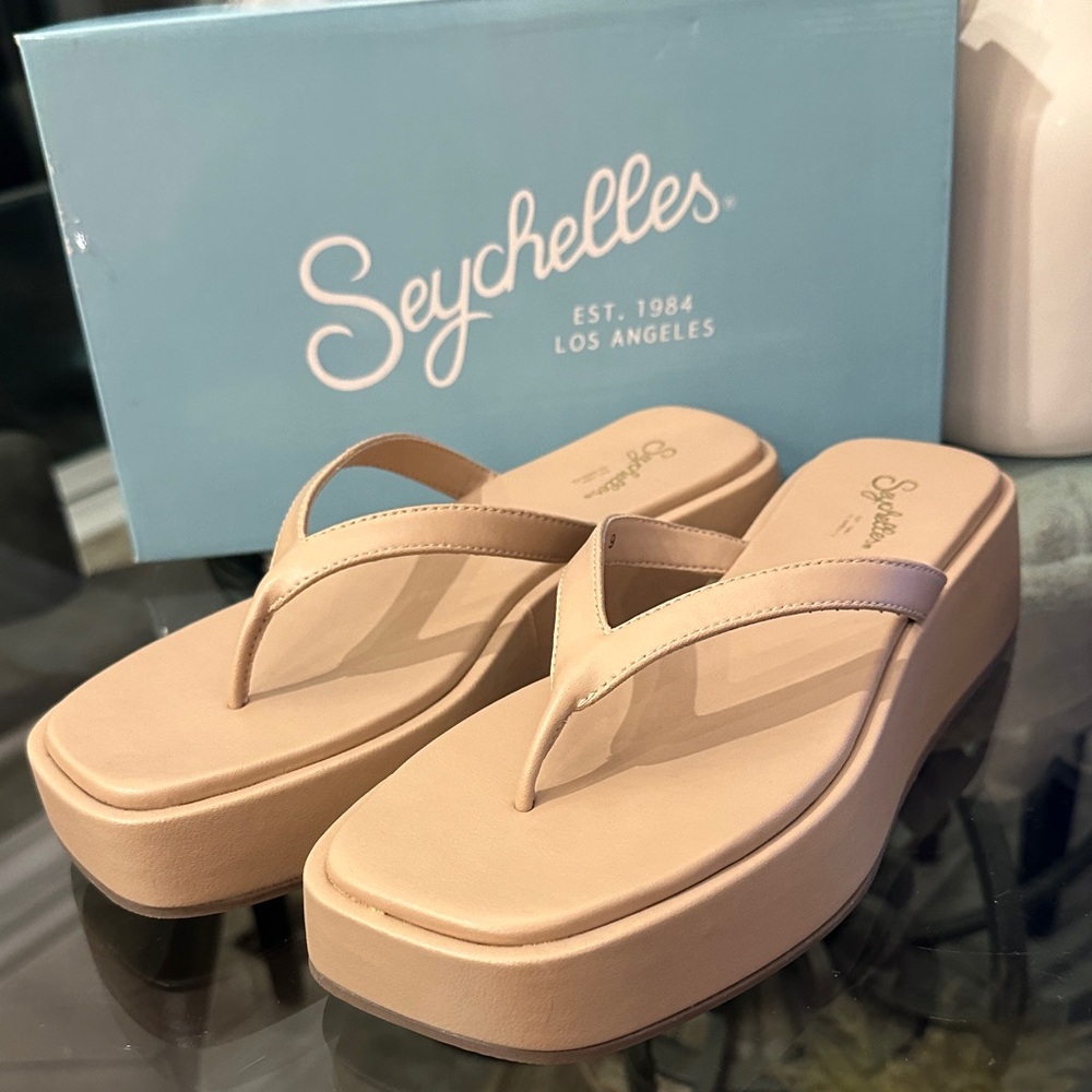 New in Box $79 Seychelles Women's Tan Platform Sandals sz 9